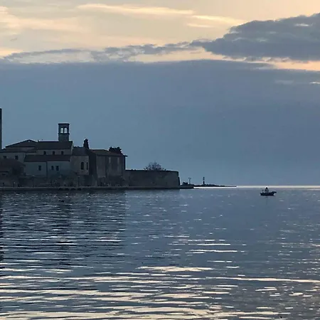 アパート In - Istrien 51993 ポレッチ