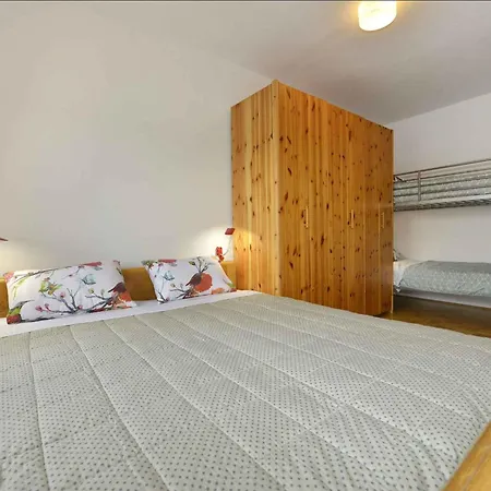 アパート In - Istrien 51993 *